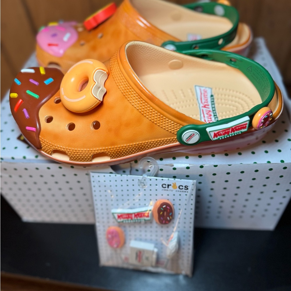 Crocs x Krispy Kreme Classic Clog – Limited Edition - Picture 4 of 16